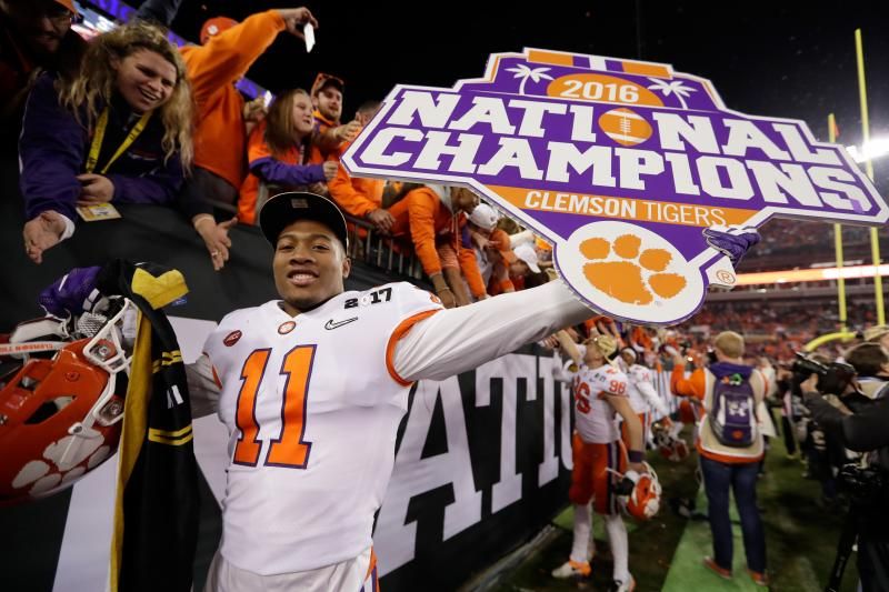 JumpInTV's tweet photo. Should college athletes be paid? #JumpIn &amp; #vote https://t.co/HZDC35ARH8 #ncaa #football https://t.co/mgA0qz6J6H
