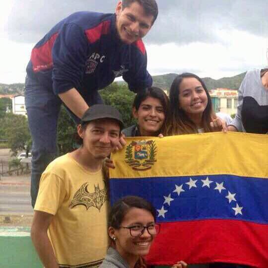 goorumedia's tweet photo. Nos comprometemos desde nuestra creatividad, gestión, diseñar y planificar juntos una mejor Venezuela 🙌🏻🇻🇪
#venezuela #emprender #creativo https://t.co/fGlgXB4xxL