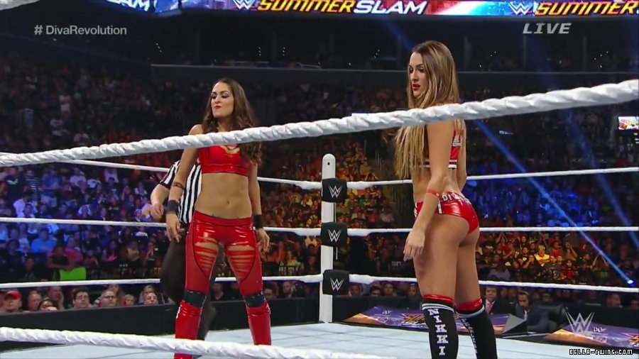 cena_bellas's tweet photo. i miss seeing these ladies in the same ring😞😞#SummerSlam #tbt #FearlessNikki #BrieMode #BellaArmy https://t.co/NOo4WOzPGJ