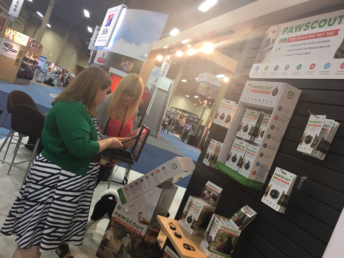 Propel_Com's tweet photo. @ModernDogMag @ModernCatMag learning about new #pet tag technology from @pawscouttag #sz17 https://t.co/pIMv9ztU3S