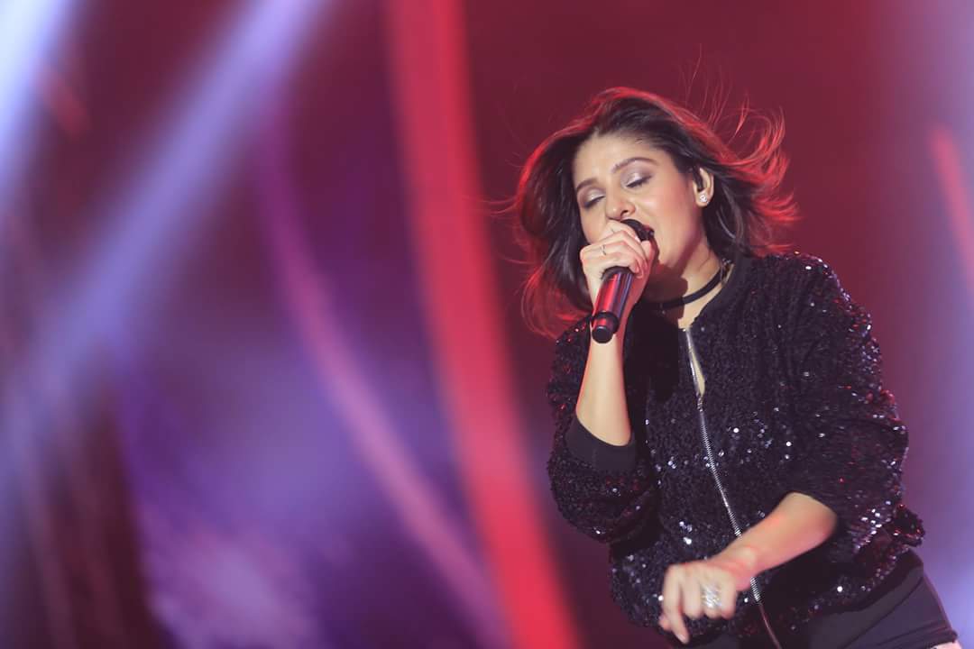 TheDivaSC's tweet photo. @SunidhiChauhan5 performing live in Dhaka. https://t.co/LrzRqlMDWp