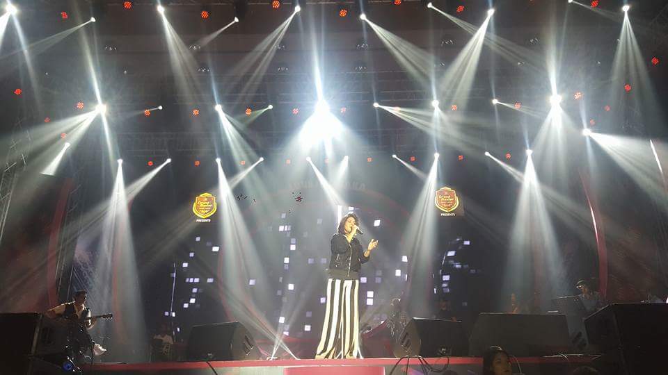 TheDivaSC's tweet photo. @SunidhiChauhan5 performing live in Dhaka. https://t.co/g9MRvsRuU6