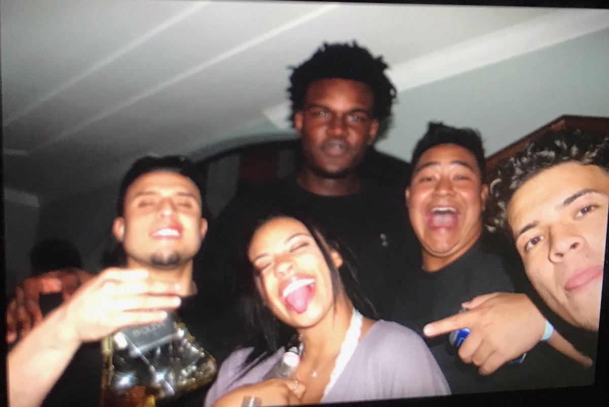 KaaayJaaay_'s tweet photo. Let's not forget when niggas drank my Grandma's olive oil thinking it was alcohol and was flexing it and shit 🤦🏽‍♀️ https://t.co/TfKVGBwXRW