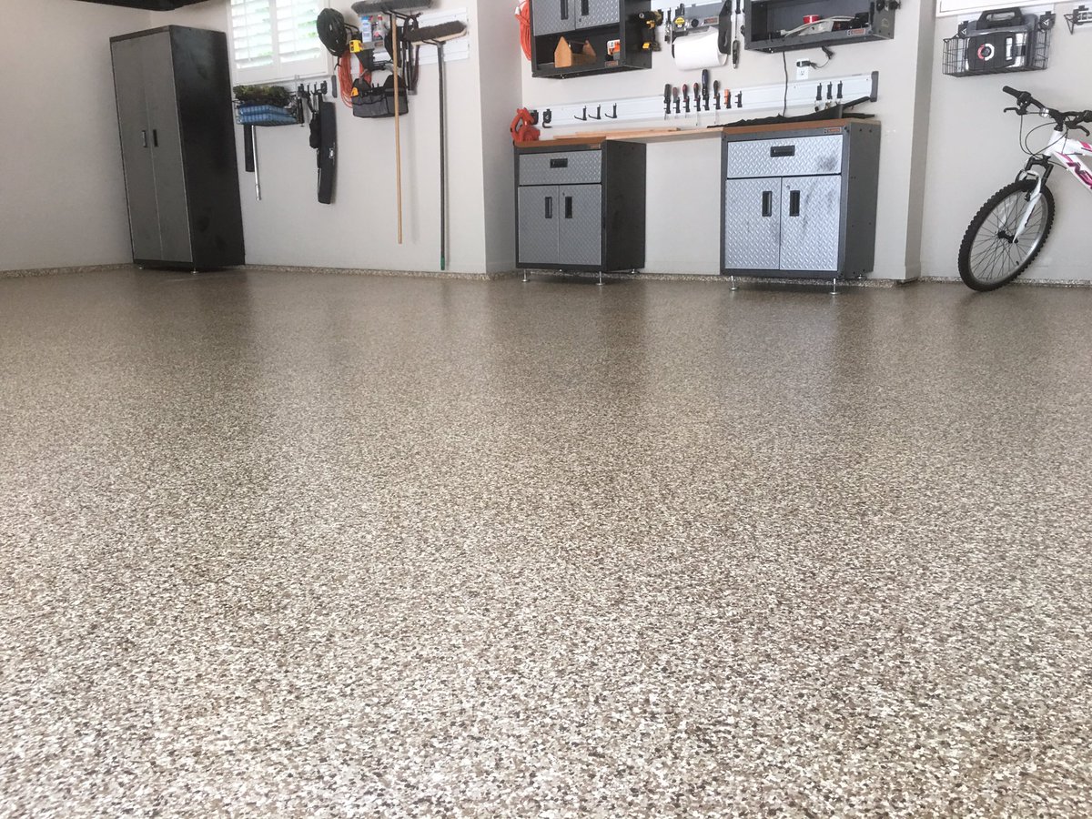 AmazingGarage1's tweet photo. Amazing Garage Floor completed this week. Brought the Jeep back in for our client about 15 hours after completion #amazingfloors https://t.co/LQsB5q2yt4