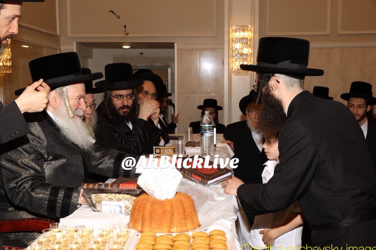 AhBlickLive's tweet photo. Bobov Rebbe attending Chumesh Seuda of Bobov Cheder in monsey. https://t.co/28B9otqrAf