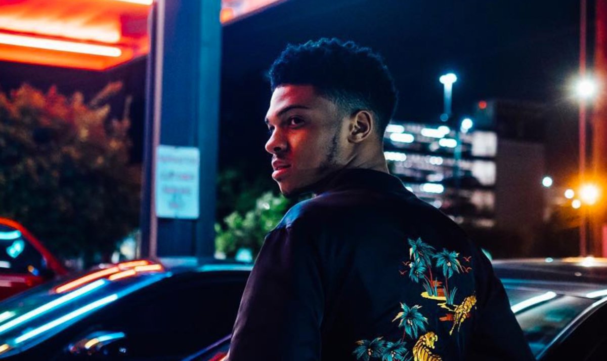 Complex's tweet photo. Who is @ToneStith, the latest artist to get a co-sign from Drake?
 https://t.co/nL6Kzykh20 https://t.co/Y5vu6bUdyG