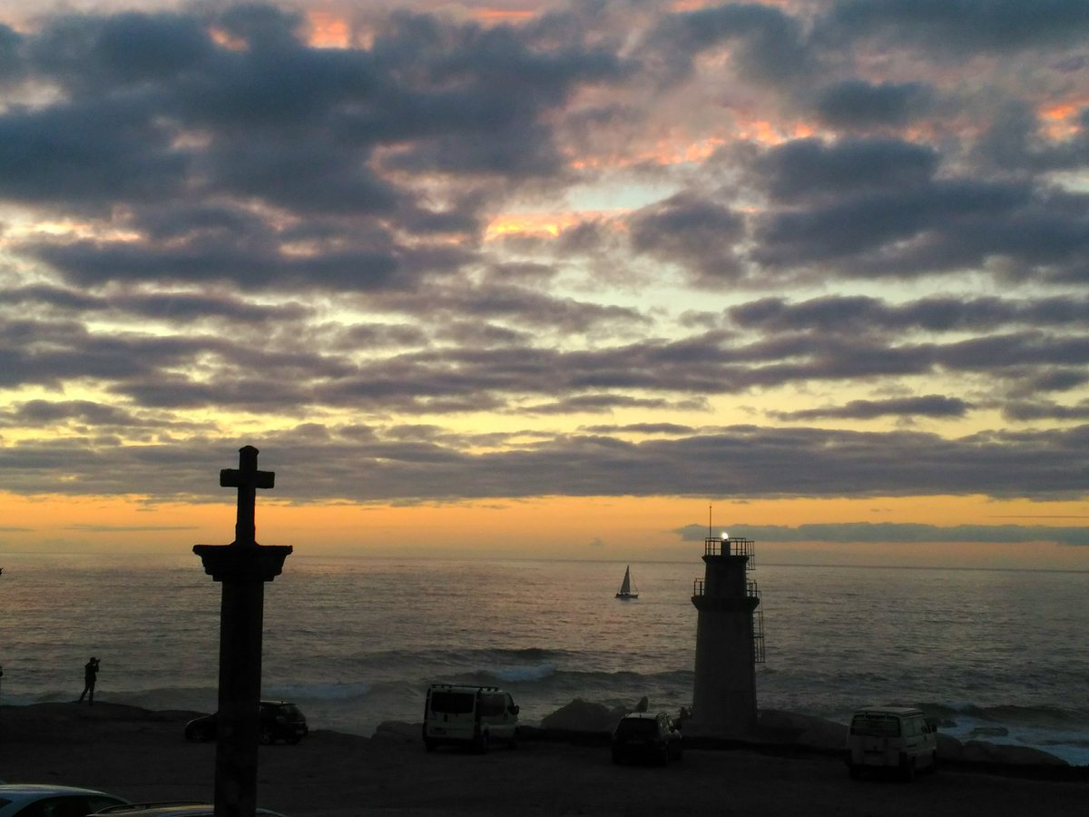 AlbergueDelfin's tweet photo. Buenas noches...
#Muxía #CostadaMorte #Galicia #puestadesol #sunset https://t.co/KjPYbPtaZg