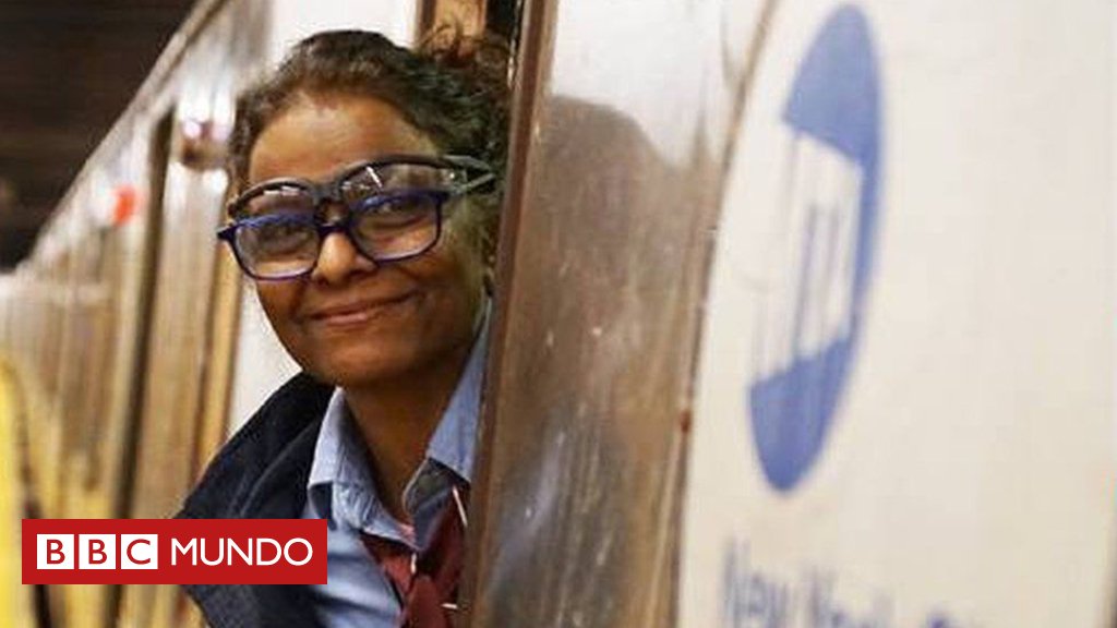 "Teníamos que limpiar excrementos con la manos": la historia de la conductora "intocable" del metro de Nueva York bbc.in/2tFR5r9