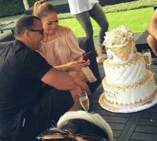 Jennifer Lopez : Happy Birthday to you A-Rob,Your the only Man that makes my Heart Skip 