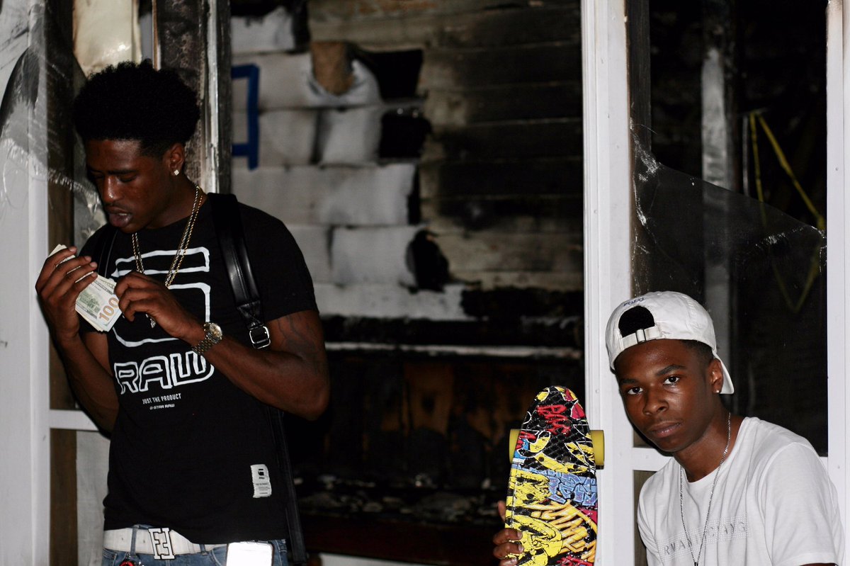 thedonwayy_'s tweet photo. "We not chasin bxtches, the only we chase is cheese"🤞🏾💰 https://t.co/bWt2X7ab82