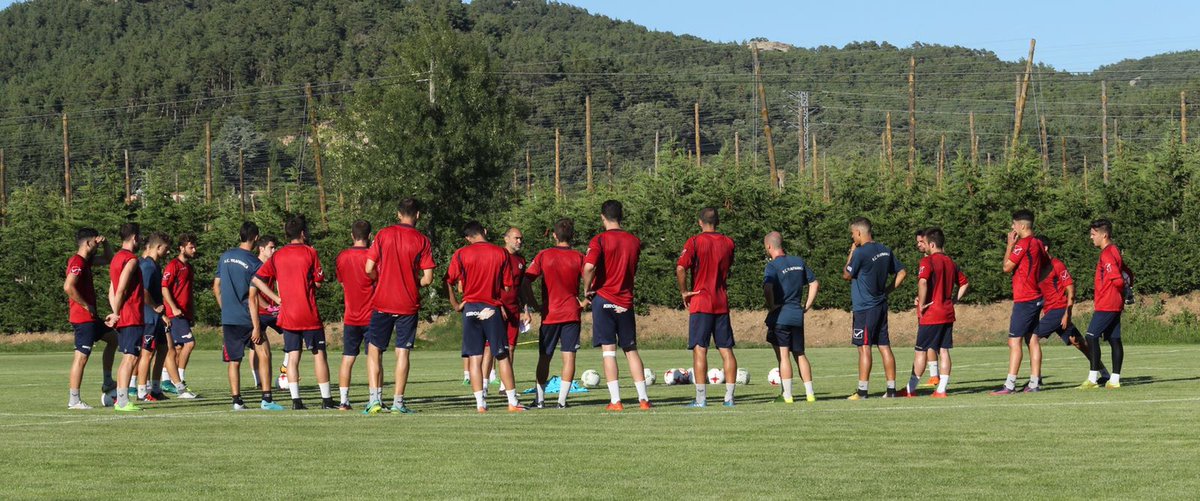 FCVilafranca's tweet photo. Segueix l"activitat amb maxima intensitat a l'entrenament de la tarda a Prades https://t.co/s5AW1tyPmr