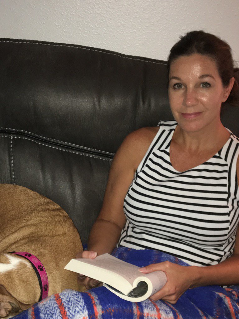 JackieLippold's tweet photo. Hi @GGEseagulls! I enjoy relaxing on the couch with a great book!! https://t.co/zI8nioZh5c