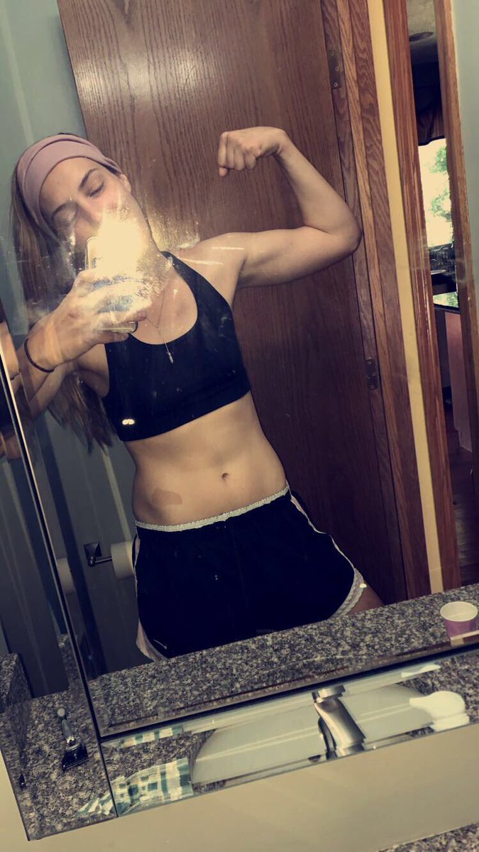 __tater's tweet photo. Some pics of what I've been workin on all summer 😛 #weightlossayeee #bodyposi https://t.co/Ckb8Ci9v2k