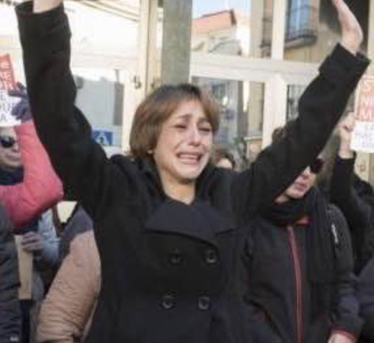 Tamara_Gorro's tweet photo. Un maltratador NUNCA será buen padre. Juana TODOS estamos contigo y tus hijos.
#JuanaEstaEnMiCasa #mamamolona https://t.co/Ctwl3KudT2
