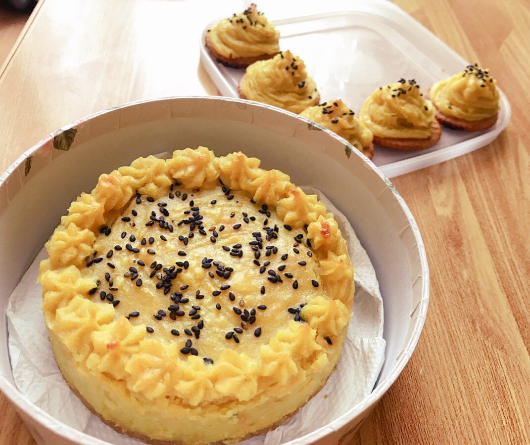 chees_cake1210's tweet photo. レッツクッキング🍴❤️
友達の誕生日のためのケーキを作ったどー！
テストのストレス発散です。お菓子作りだけは常にわたしの味方✌️
#お菓子作り
#お菓子作り好きな人と繋がりたい 
#さつまいも
#スイートポテト 
#スイートポテトタルト 
#リッツクラッカー
#料理
#手作り https://t.co/HfKxxomipF