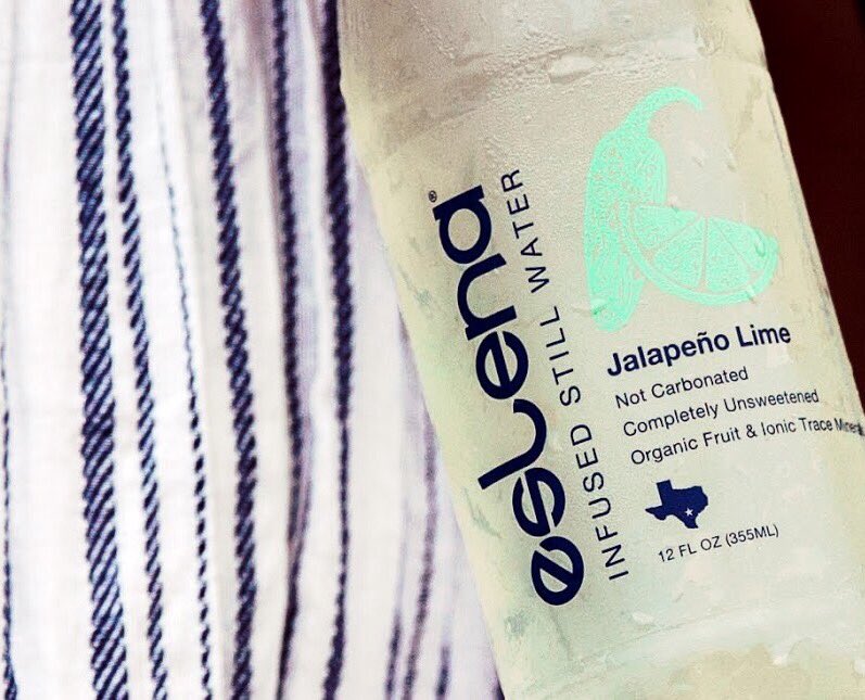 "Hellooo...is it me you're looking for??" 🤔😂💦#thirstythursday #lIonel #jalapeño #infused #water #organic #minerals #feelgood #drinkeslena