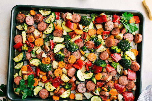 BuzzFeed's tweet photo. 16 low-carb dinners that aren't boring 
https://t.co/rkOFndbi17 https://t.co/XDEOl6LbSk