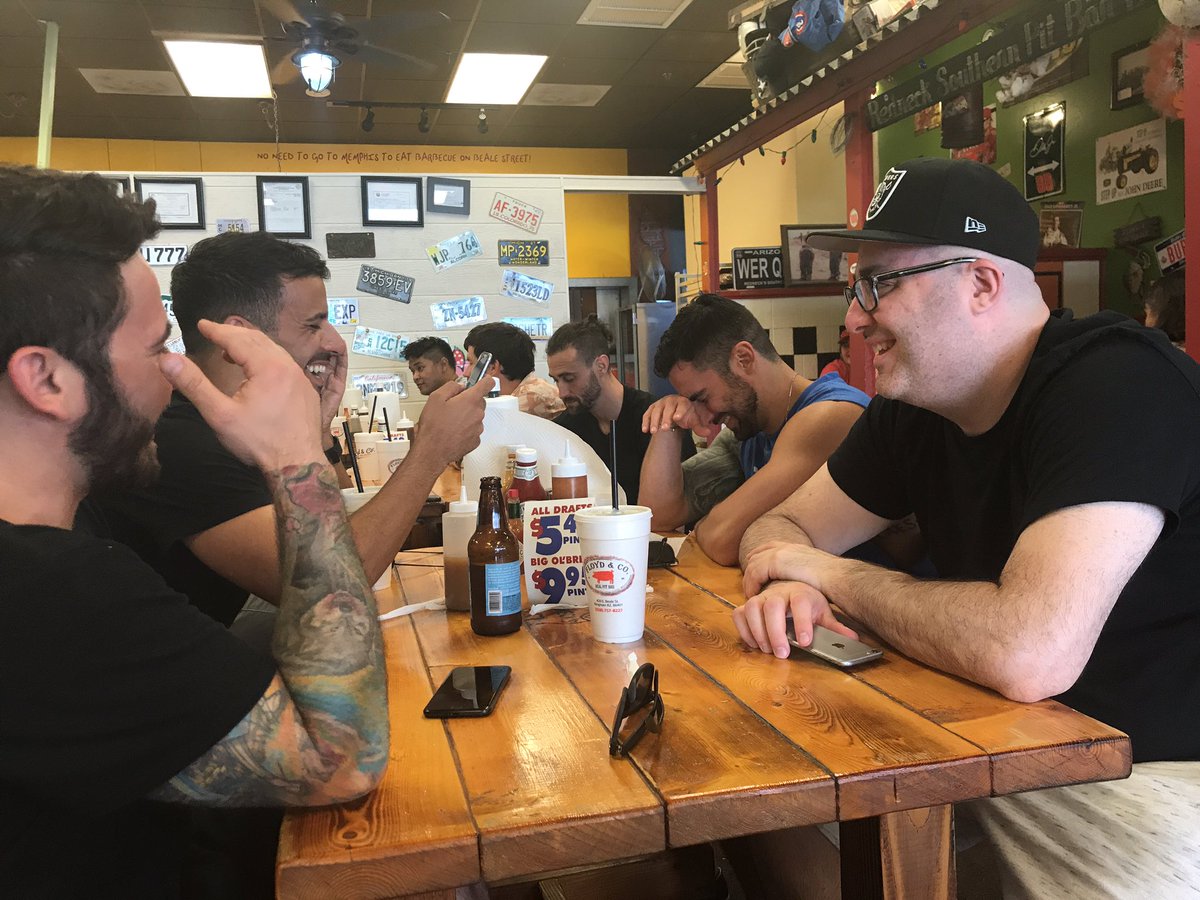 Bennyp03's tweet image. Feeding time @jaredjaffee21 @RonnieBardah @nevermissmassey @TheSilverStash