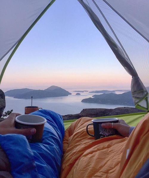 Nothing beats adventure views 🙌🏼 #tentviews