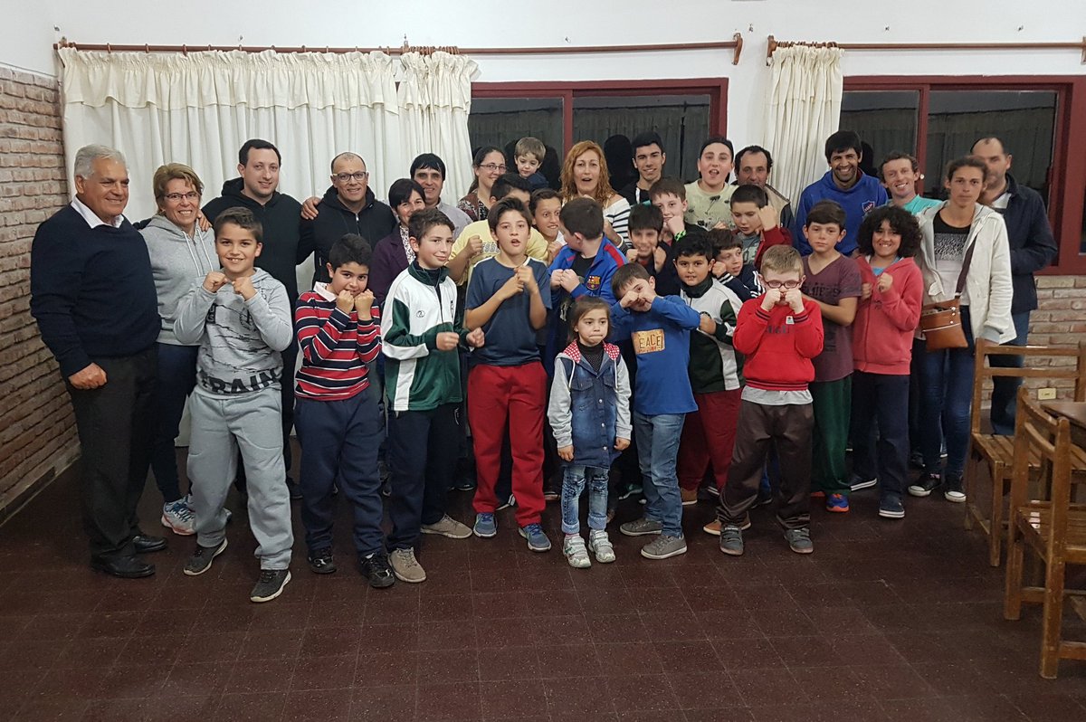 GermanLapasta's tweet photo. Boxeadora Katia Alvariño brindó una nueva charla,está vez en Fray Marcos, fue una excelente charla con mucha participación de los presentes. https://t.co/c9HAWe3COi