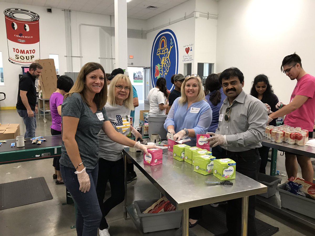 ArmughanAA's tweet photo. #ReadySolutions team #GivingBack at a local #FoodBank in #Austin after a fantastic planning meeting on value workloads. Love ❤️this team! https://t.co/0fRC5w4Lhn
