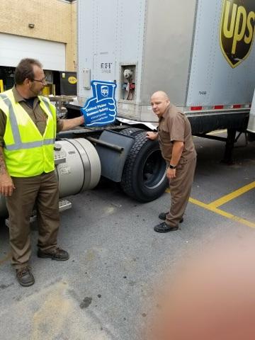 Mtallison9's tweet photo. DAVIA Feeders demonstrating a proper height and alignment check.
#CPSummerSafety https://t.co/tsKlBgg9jM