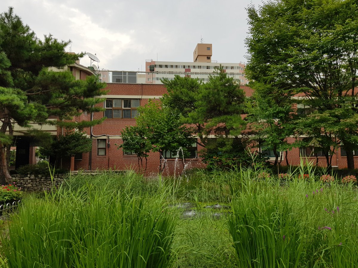 bomyung_1's tweet image. 방학중에도
어린이 경제금융교육은
계속됩니다.

서울용원초등학교
1학년 돌봄교실에서,
요즘 1학년은 물물교환도 알고,
소금이 옛날 화폐 역할 
한 것도 잘 알고 있어요^^

#금융소셜미디어전문가 
#은퇴전문가
#금융교육