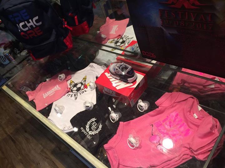 PlanetBoujee's tweet photo. Our kidscorner keeps on growing 😁
A little sneakpeak of what is coming ... #streetwear #hatwear #planetboujee https://t.co/VdeGYHqP4z