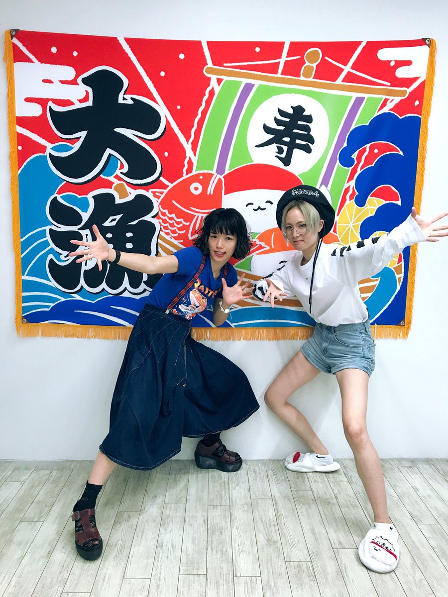 松嶋初音 Xǝunsʇɐɥ على تويتر 大おしゅし展に行ってきたー やばいちゃん 可愛いくてホンモノだあってずっと思ってしまた 旦那さんは絵を買っていたよ 嬉しいなあ 我が家におしゅしちゃんが来るなんて グッズもたくさん ありがとうございました 新宿眼科画廊にて
