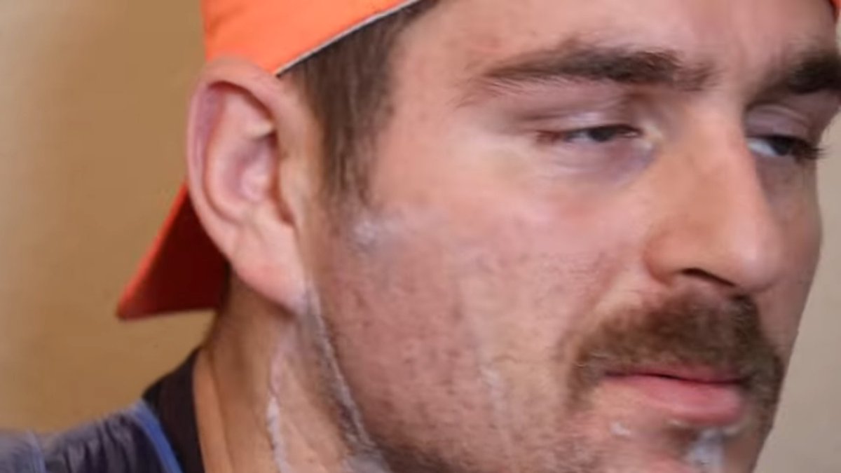 PsychoWire123's tweet photo. @JulienSolomita okay, but why do you look like a kid rolling his eyes at his mother for not closing the door all the way? She dun dinked up. https://t.co/rmUZCYhIzr