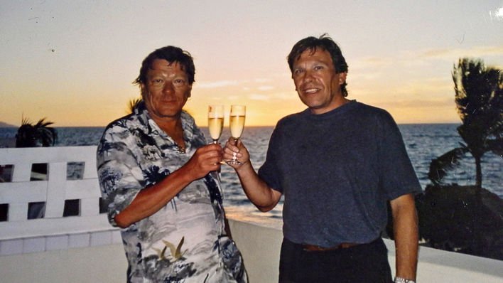 schweizerillu's tweet photo. Wir haben mit Hausi Hofer über den Tod seines Bruders Polo gesprochen. https://t.co/ABdPkcIGXB #Polo #rip #polonational https://t.co/x1MwfU04ym