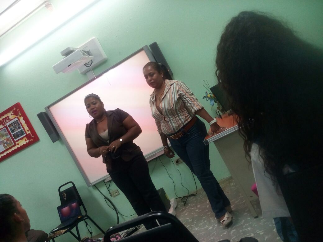 diatkinsong's tweet photo. Programa Juventud de Mides-Colón, brindando charla sobre el uso correcto de las redes sociales a estudiantes de la escuela Rep. de Paraguay https://t.co/hUVKjd2gbF