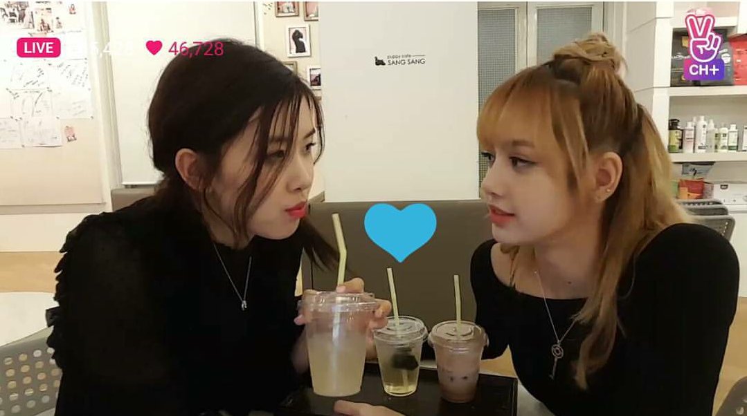 BAEdotPINK's tweet photo. So what is this btw? Are they still a GG or Gay Couple that been so whipped with each other?😒 Educate me pls😢 #jensoo #ChaeLisa #BLACKPINK https://t.co/alCjbuuxyo