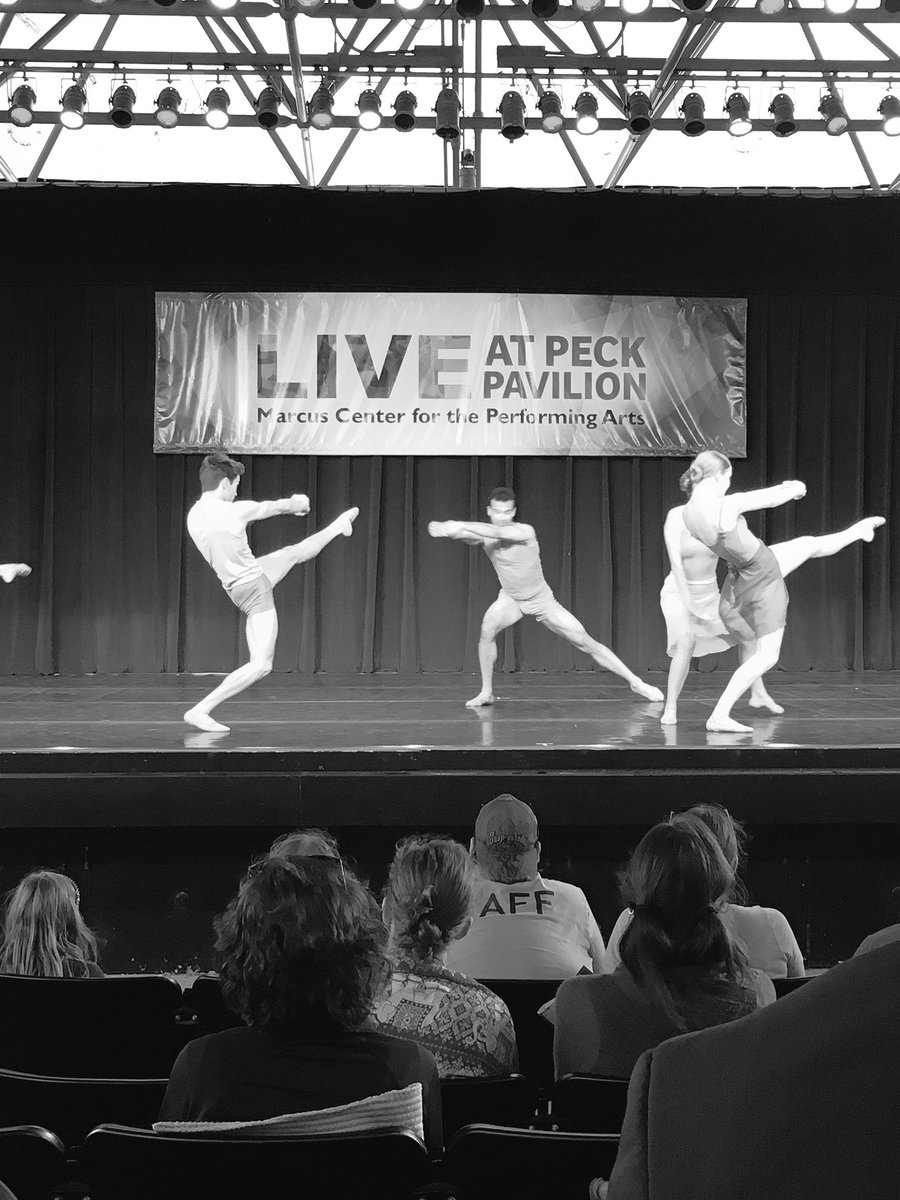 CavalierJohnson's tweet photo. Thank you @MilwaukeeBallet, @UPAF, and @MarcusCenter for a great #BalletBeat performance tonight in downtown #Milwaukee! https://t.co/Uy7bjzzVRX