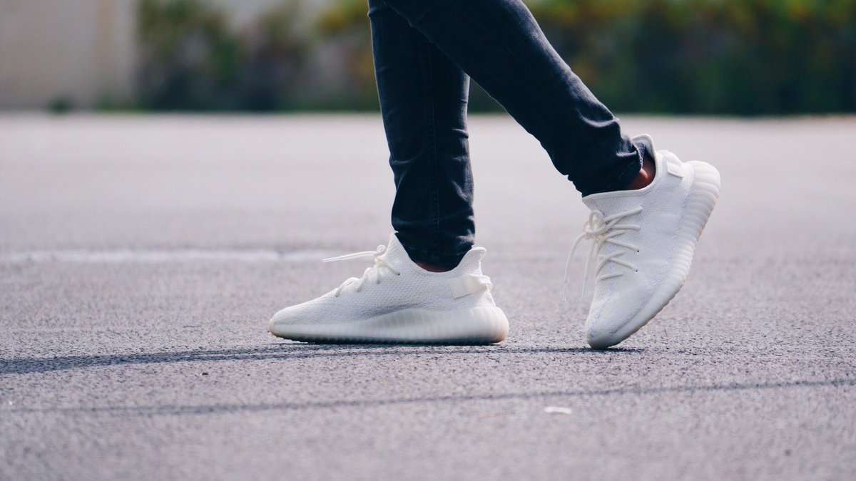 BEINTO123's tweet photo. Yeezy boost 350 V2 White👏
adidasから一番人気のモデルの
最新カラー👟

今の所再販予定はなし
こちら日本の正規品です

※詳細はDMまで😊

撮影:Rec peck
モデル:ハルオ https://t.co/O6xGZhPsMj