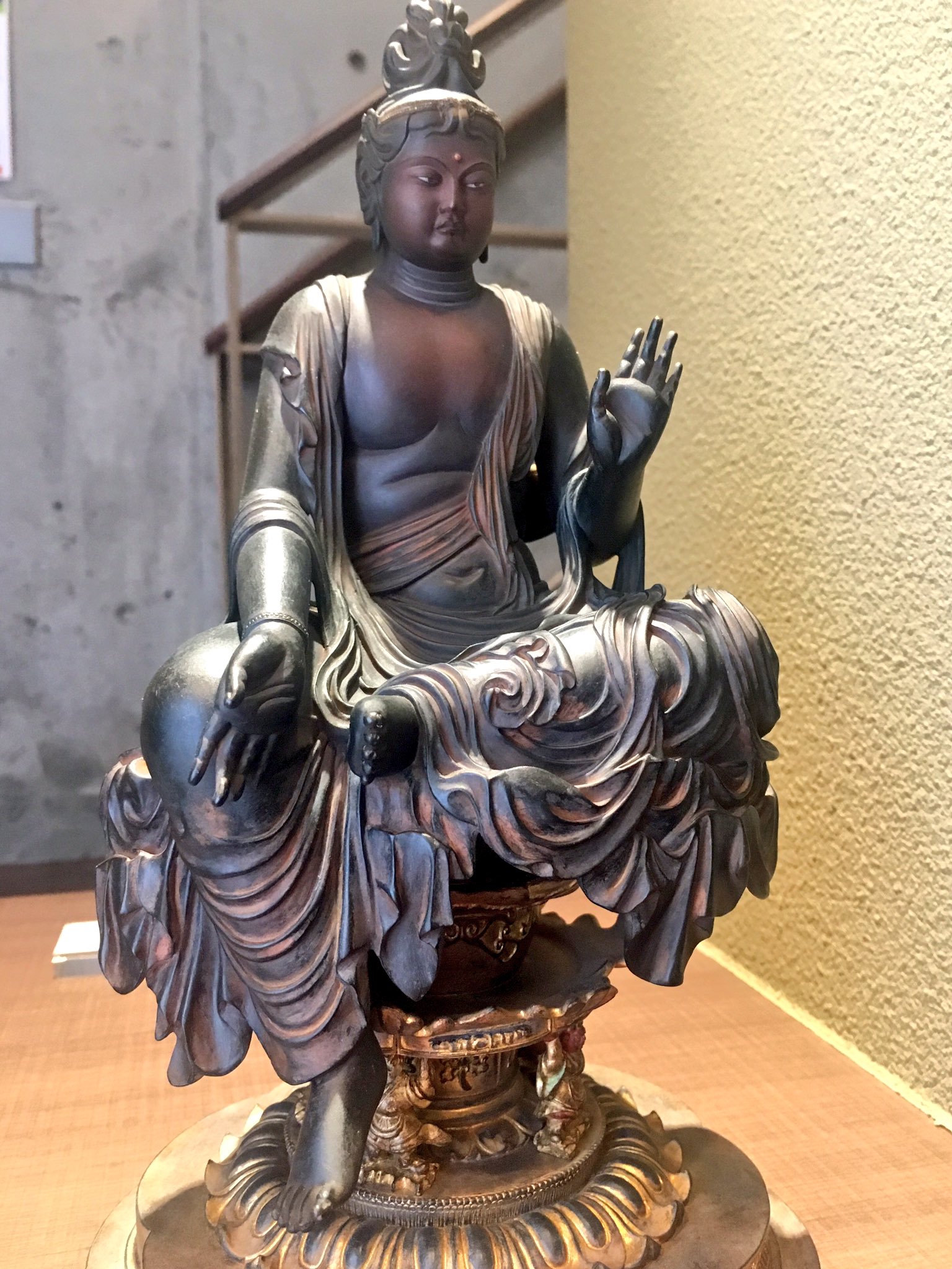 イスム表参道店(仏像専門店) on Twitter "京都の宝菩提院願徳寺のご本尊をイスムが再現。寺伝では”如意輪