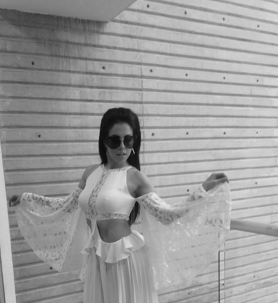 fabiolasinger's tweet photo. Sesión de fotos....
Se vienen cosas buenasss
Styling by @OyeRobbie 
#EstaSoyYo https://t.co/6hRQM7q6KL