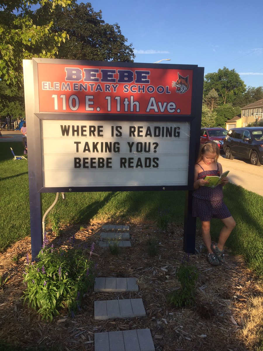 SwedbergsRead's tweet photo. Reading takes us to the Beebe sign! #RalphSMouse #BeebeReads #We❤️EverythingAboutThis https://t.co/1Z3DAt7PhD