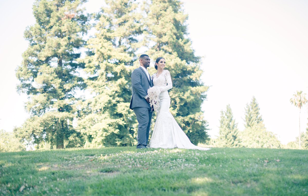 berenizzle_'s tweet photo. 🤵🏾👰🏻💘 https://t.co/YE27sa7JbZ