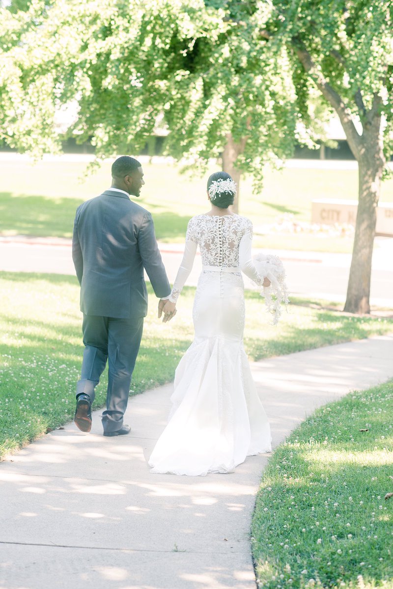 berenizzle_'s tweet photo. 🤵🏾👰🏻💘 https://t.co/YE27sa7JbZ