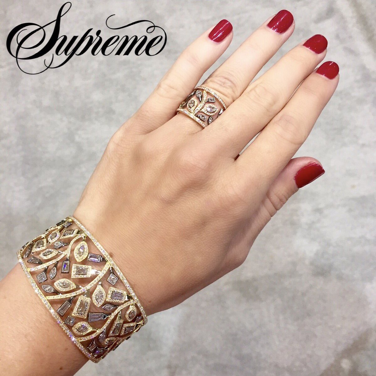 SupremeJewelry's tweet photo. The perfect pair of #sparkle and #shine. 😉✨✨ #supremejewelry
 #jewelry #jotd #diamonds #rings #showmeyourrings https://t.co/fQhxzY5x47