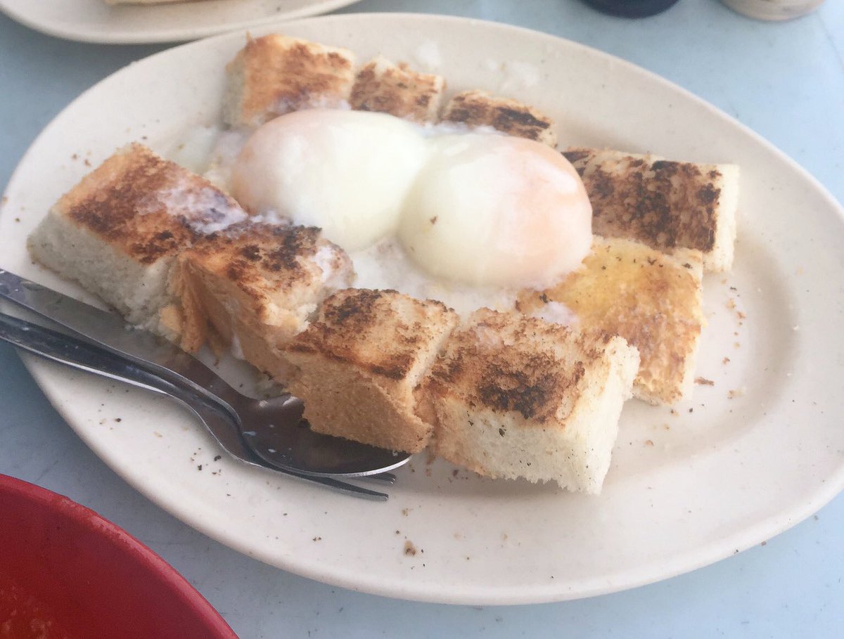 FoodPornMlaysia's tweet photo. Nasi lemak, roti bakar telor goyang, lontong sambal kerang &amp; roti canai for breakfast! 😋😍💕 https://t.co/sjhR3BzXpH
