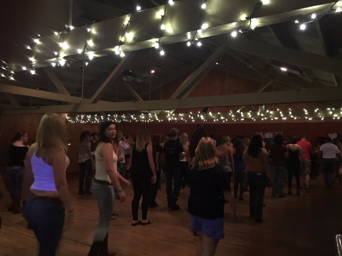 DontWaitToLive_'s tweet photo. @CJHummels happy Thursday ๐๐#hummelslinedancing https://t.co/hcvncvjL90