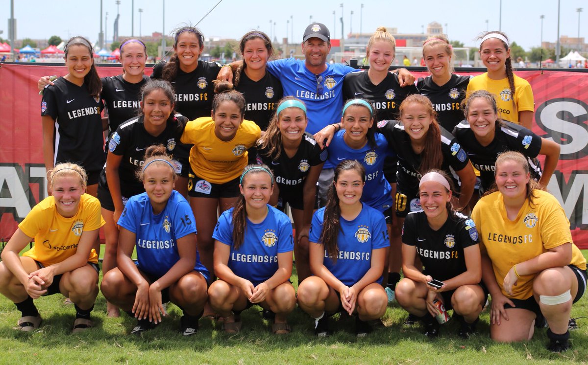 delanieschae_'s tweet image. Most amazing experience at Nationals 💛⚽️ #LGOD