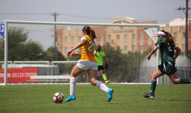 delanieschae_'s tweet image. Most amazing experience at Nationals 💛⚽️ #LGOD