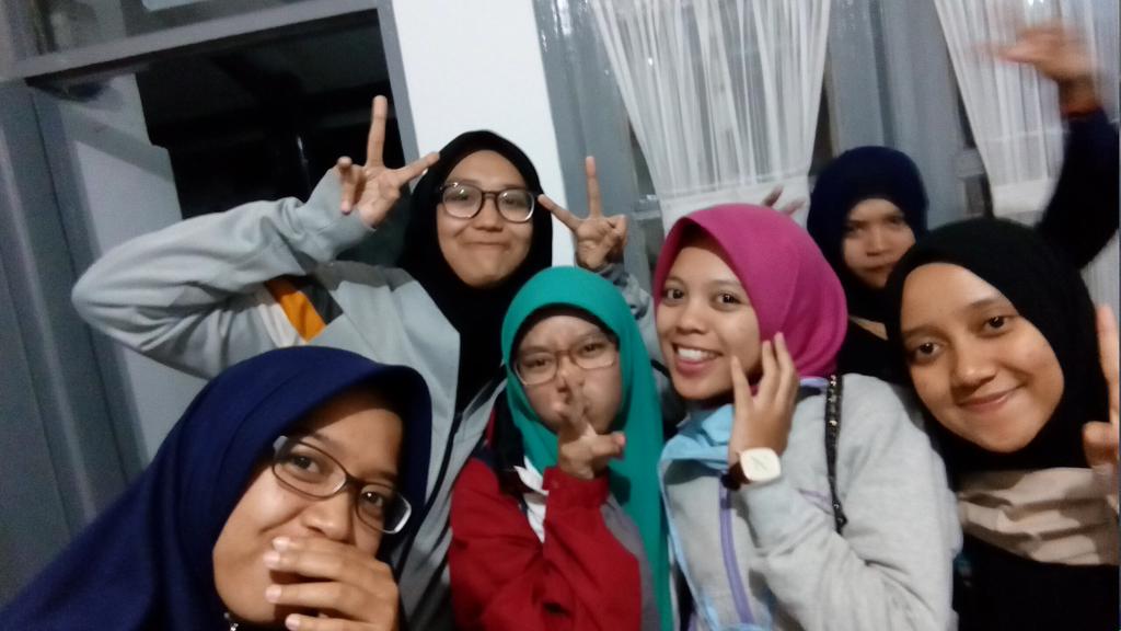 sherlynda's tweet photo. Sehat2 ya neneeeee 😘 @anisniss26 
Sing sararehat barudak
@npshab @nuririnurii @ffithriyah @RosalinaNurjanh @asharll https://t.co/8eIni2WNJd