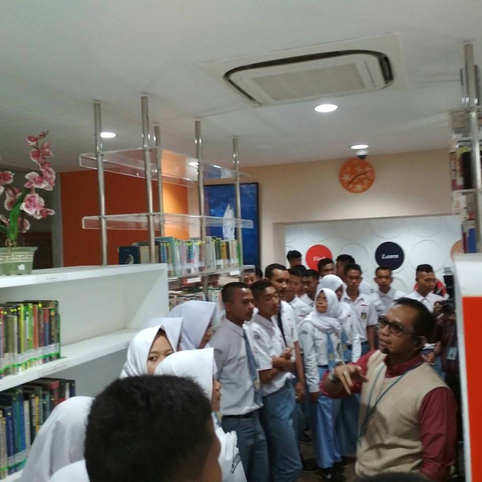 bpkrilib's tweet photo. Kunjungan 85 Siswa/i SMK Muhammadiyah Todanan Blora Jawa Tengah di Galeri BPK RI, 27 Juli 2017 #bpkri #perpustakaanbpkri #galeribpk #todanan https://t.co/m3G9G0mkUz