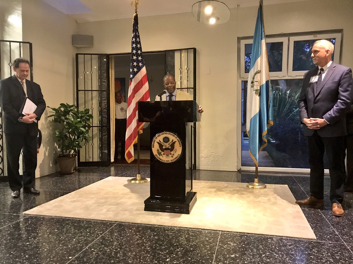 usembassyguate's tweet photo. "#EEUU es el socio comercial más importante de #GUA tanto para exportaciones como para importaciones" #EmbRobinson #FoodExport https://t.co/gAZQN4zqpz