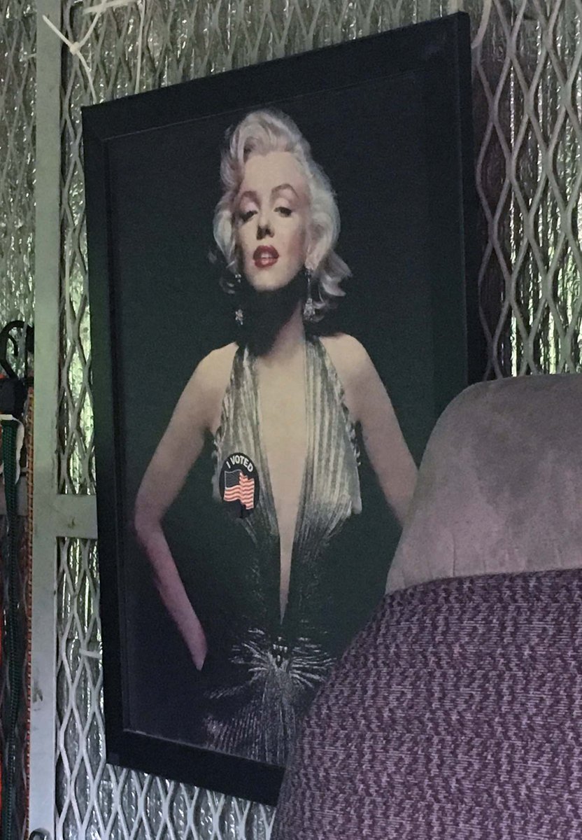 comocoffeetruck's tweet photo. best coffee + best doughnuts = Marilyn approves. Tues 8/1, 7AM Regions Bank lot (Green Meadows &amp; Providence). @haroldoughnuts #comocoffee https://t.co/AdSCs6HKl9