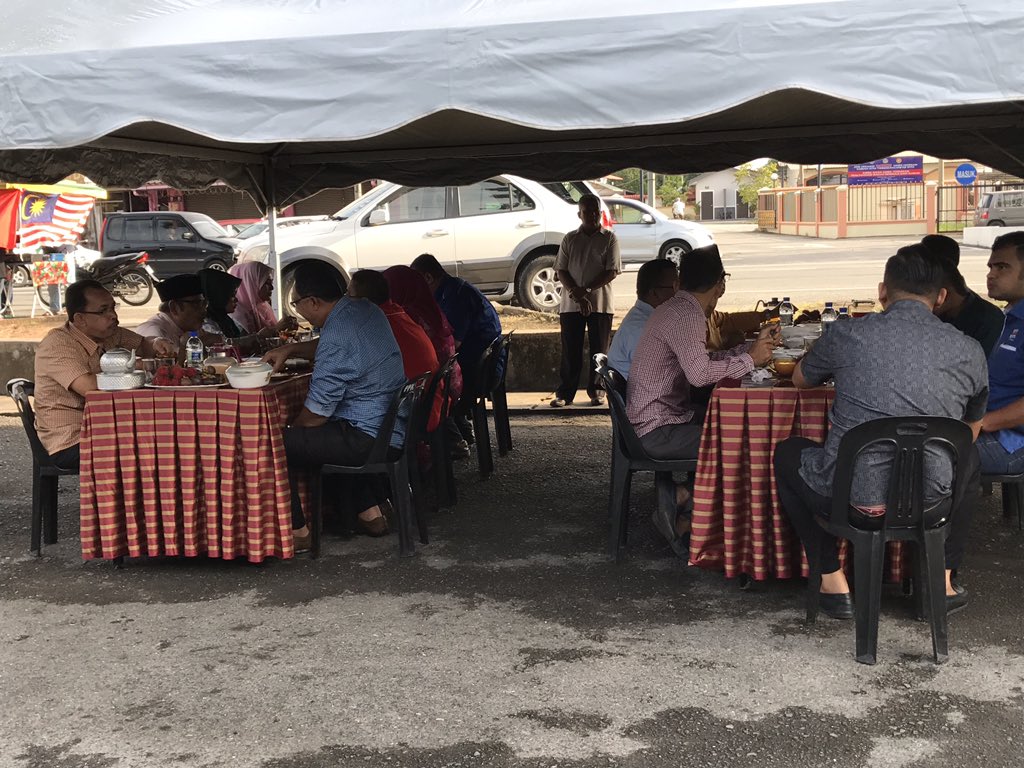 KKushafie's tweet photo. Sarapan Pagi Timbalan Menteri Pertanian di Perkarangan PPK H2 Mada Kepala Batas @mada_malaysia #madamabeles https://t.co/sQdCtFiZUG